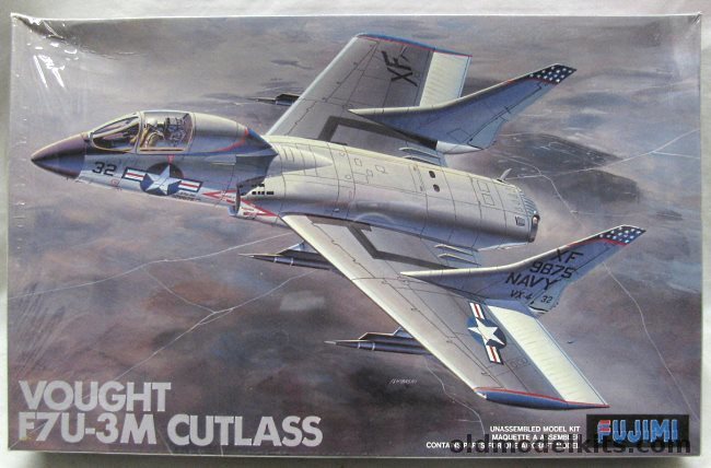 Fujimi 1/72 Vought F7U-3M Cutlass - US Navy VX-4 / VA-83 / VA-86, H-12 plastic model kit
